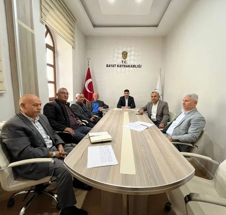 Kaymakamımız Başkanlığında,yeni seçilen üyelerin katılımlarıyla Bayat Köylere Hizmet Götürme Birliği 2025 Yılı Encümen Toplantısı yapılmıştır.