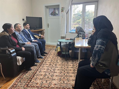 Gölgesinde yetiştiğimiz, sevgi ve saygıyı en çok hak eden çınarlarımıza,sağlıklı,huzurlu ve mutlu uzun ömürler diliyoruz.
